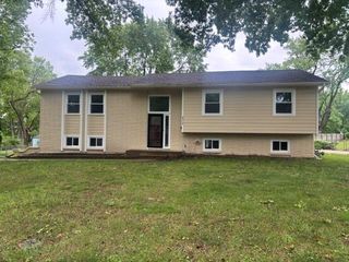 9315 Grant Drive, Overland Park, KS 66212