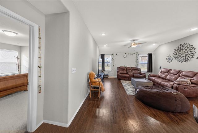 6804 Whitmarsh Road, Bentonville, AR 72713