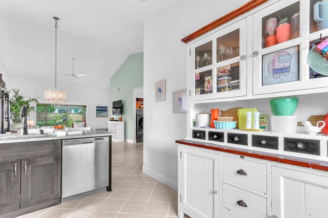 7655 SE Sugar Sand Circle, Hobe Sound, FL 33455
