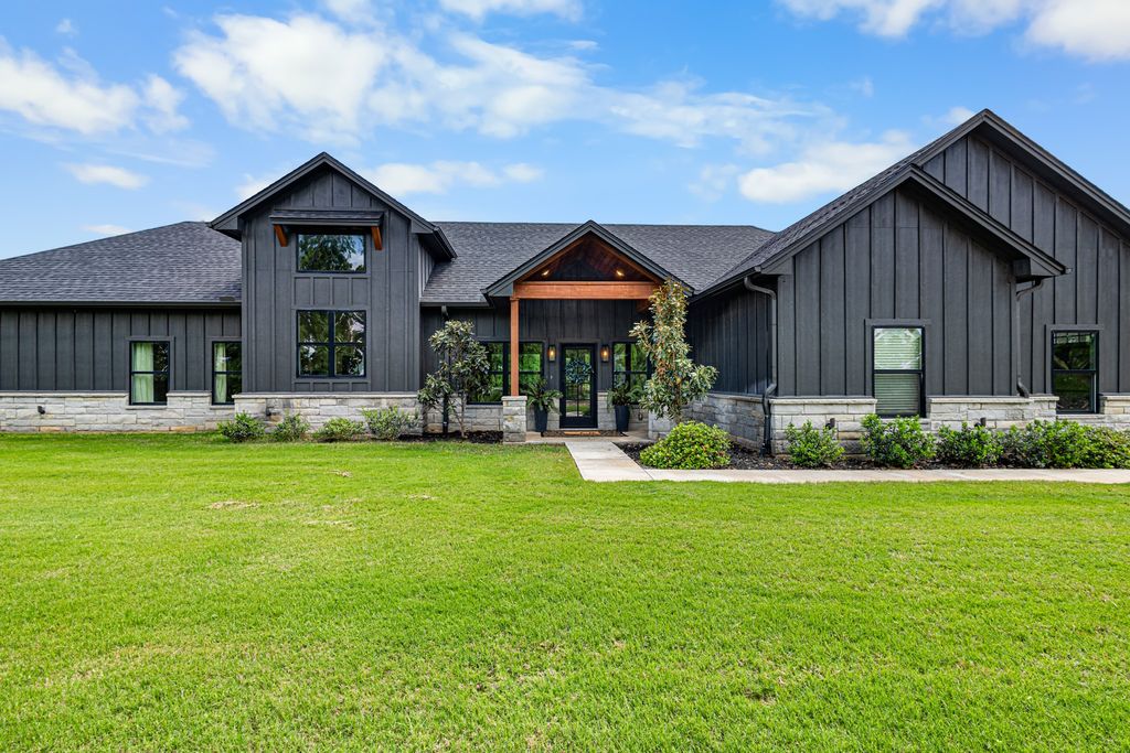1411 County Road 3424, Bridgeport, TX 76426