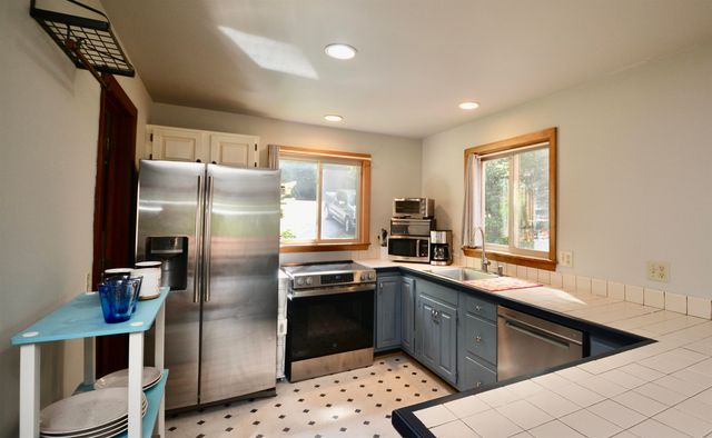 8 Old Spring Drive, Grantham, NH 03753