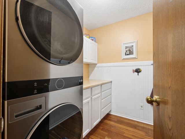 6126 Carmell Drive, Columbus, OH 43228