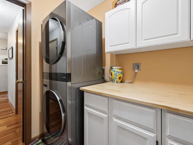 6126 Carmell Drive, Columbus, OH 43228