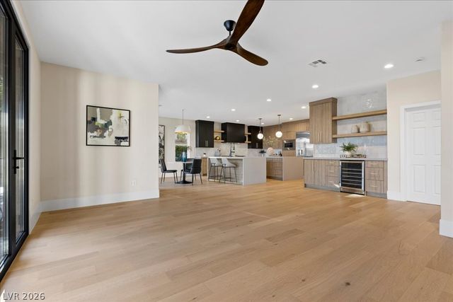 10781 Capesthorne Way, Las Vegas, NV 89135