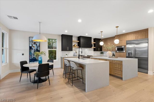 10781 Capesthorne Way, Las Vegas, NV 89135