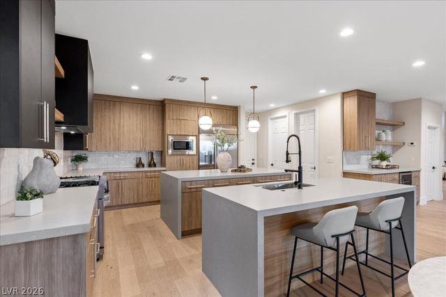 10781 Capesthorne Way, Las Vegas, NV 89135