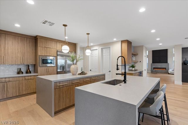 10781 Capesthorne Way, Las Vegas, NV 89135