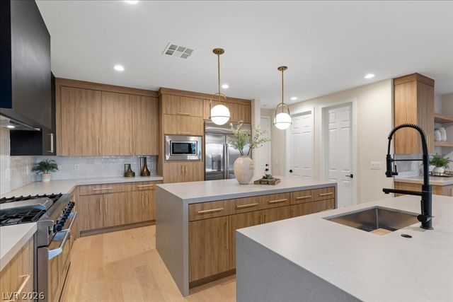10781 Capesthorne Way, Las Vegas, NV 89135