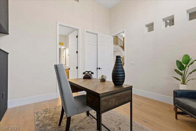 10781 Capesthorne Way, Las Vegas, NV 89135
