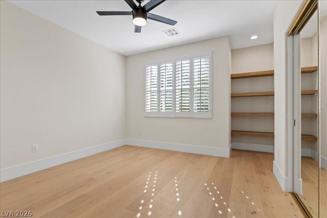 10781 Capesthorne Way, Las Vegas, NV 89135