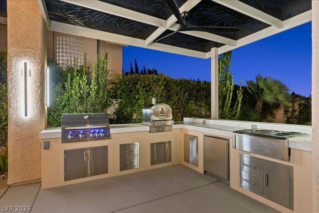 10781 Capesthorne Way, Las Vegas, NV 89135