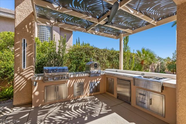 10781 Capesthorne Way, Las Vegas, NV 89135
