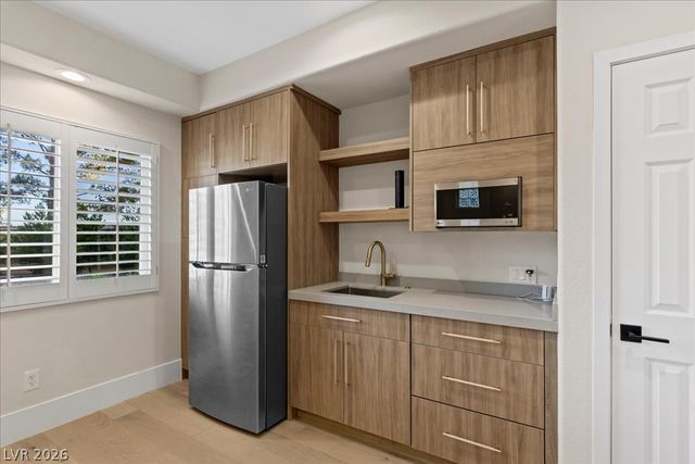 10781 Capesthorne Way, Las Vegas, NV 89135