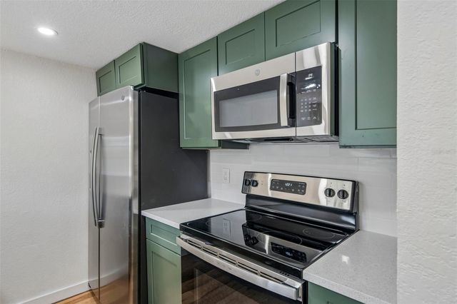 7192 E BANK DRIVE 7192, Tampa, FL 33617