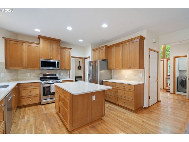 3327 Sw ARNOLD HEIGHTS Ter, Portland, OR 97219