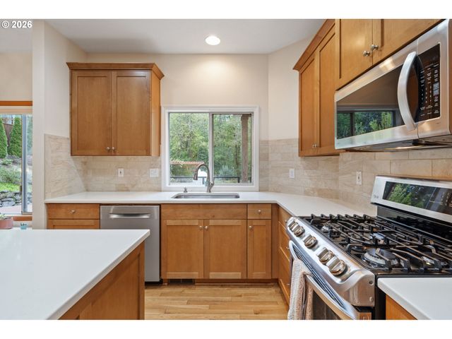 3327 Sw ARNOLD HEIGHTS Ter, Portland, OR 97219