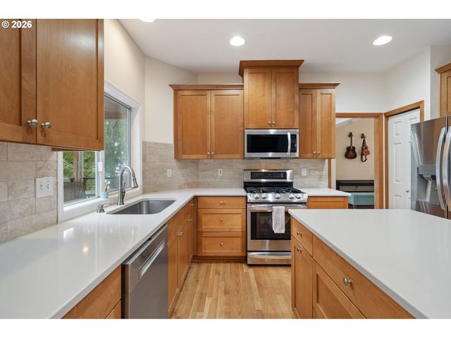 3327 Sw ARNOLD HEIGHTS Ter, Portland, OR 97219