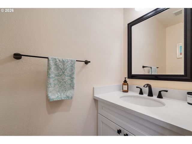 3327 Sw ARNOLD HEIGHTS Ter, Portland, OR 97219