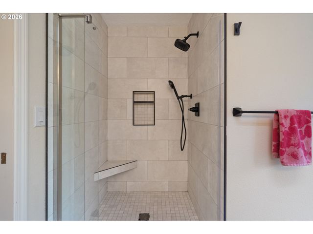 3327 Sw ARNOLD HEIGHTS Ter, Portland, OR 97219