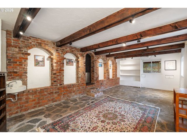 3327 Sw ARNOLD HEIGHTS Ter, Portland, OR 97219