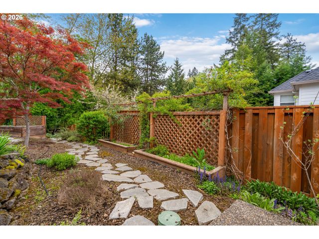 3327 Sw ARNOLD HEIGHTS Ter, Portland, OR 97219