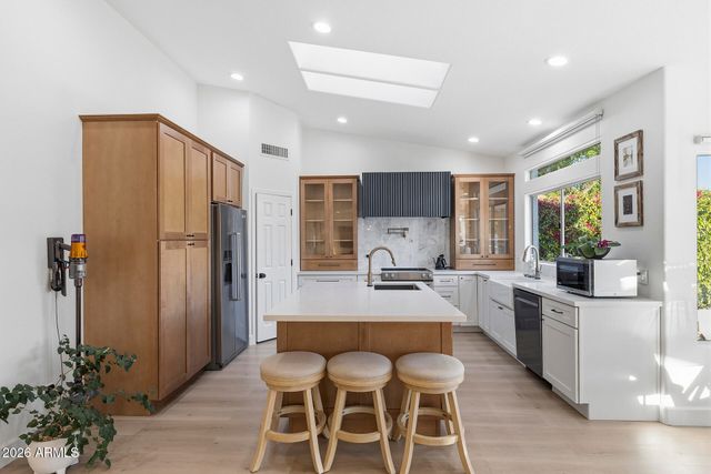 5641 E GRANDVIEW Road, Scottsdale, AZ 85254