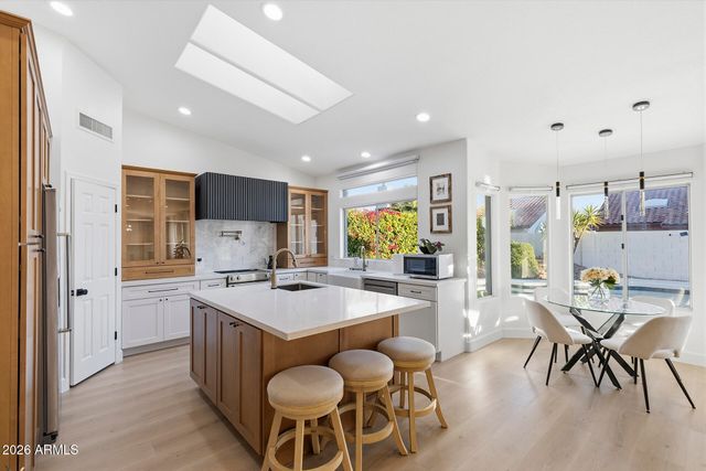 5641 E GRANDVIEW Road, Scottsdale, AZ 85254