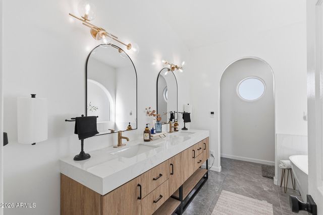 5641 E GRANDVIEW Road, Scottsdale, AZ 85254