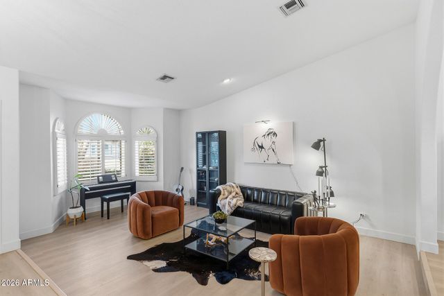 5641 E GRANDVIEW Road, Scottsdale, AZ 85254