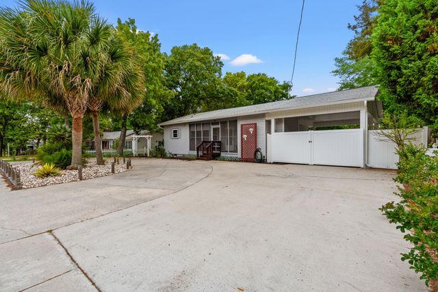 609 33rd Ave. S, North Myrtle Beach, SC 29582