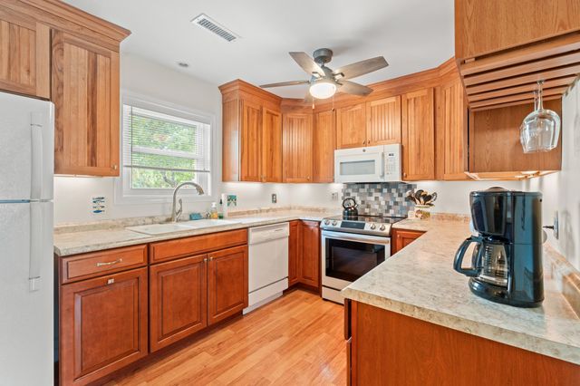 609 33rd Ave. S, North Myrtle Beach, SC 29582