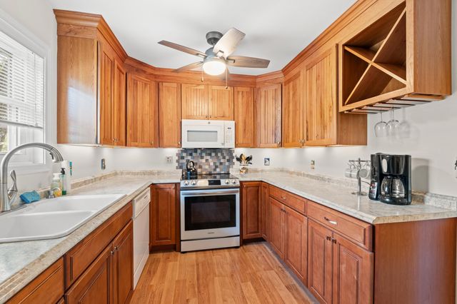 609 33rd Ave. S, North Myrtle Beach, SC 29582