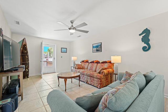 609 33rd Ave. S, North Myrtle Beach, SC 29582