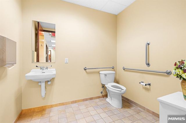 246 Hamburg Turnpike 305F, Wayne, NJ 07470