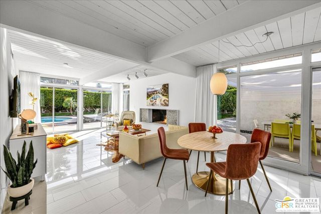 439 E Racquet Club Road, Palm Springs, CA 92262