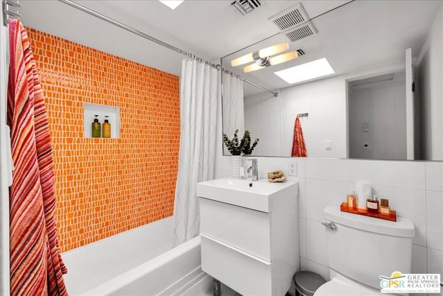 439 E Racquet Club Road, Palm Springs, CA 92262