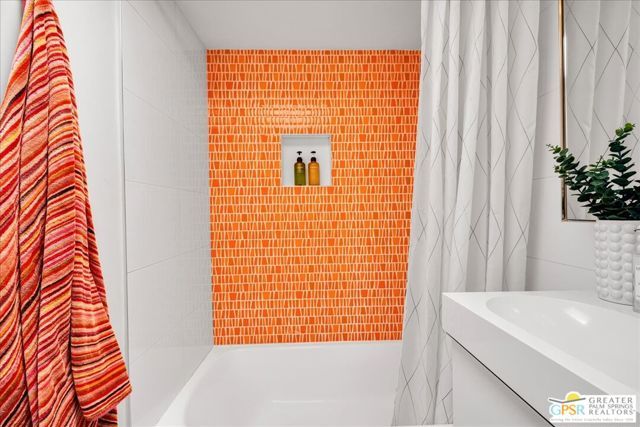 439 E Racquet Club Road, Palm Springs, CA 92262