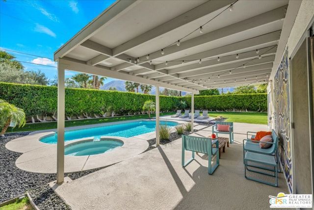 439 E Racquet Club Road, Palm Springs, CA 92262
