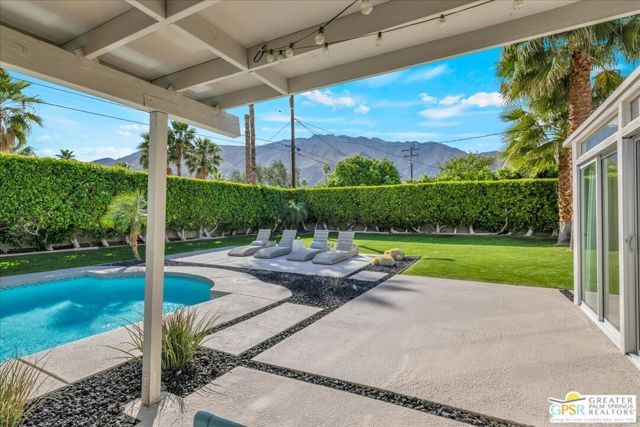 439 E Racquet Club Road, Palm Springs, CA 92262