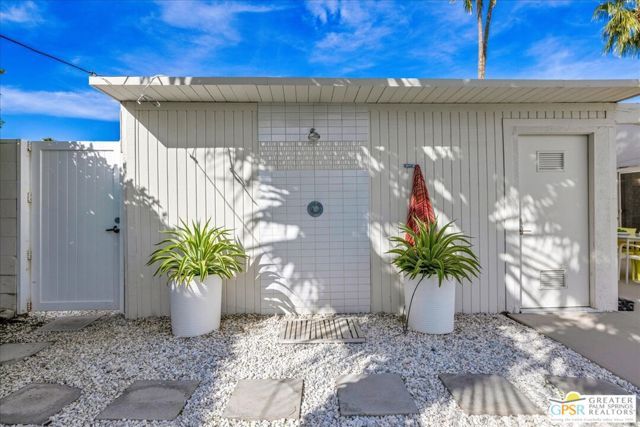 439 E Racquet Club Road, Palm Springs, CA 92262