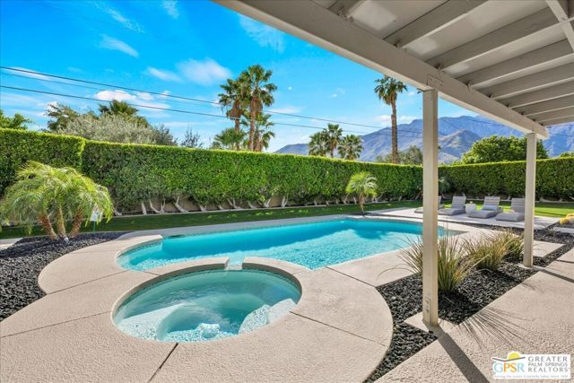 439 E Racquet Club Road, Palm Springs, CA 92262