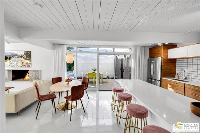 439 E Racquet Club Road, Palm Springs, CA 92262