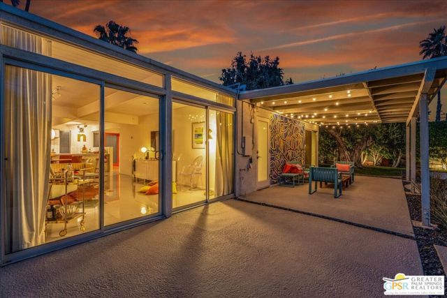 439 E Racquet Club Road, Palm Springs, CA 92262