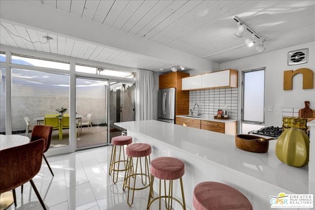 439 E Racquet Club Road, Palm Springs, CA 92262