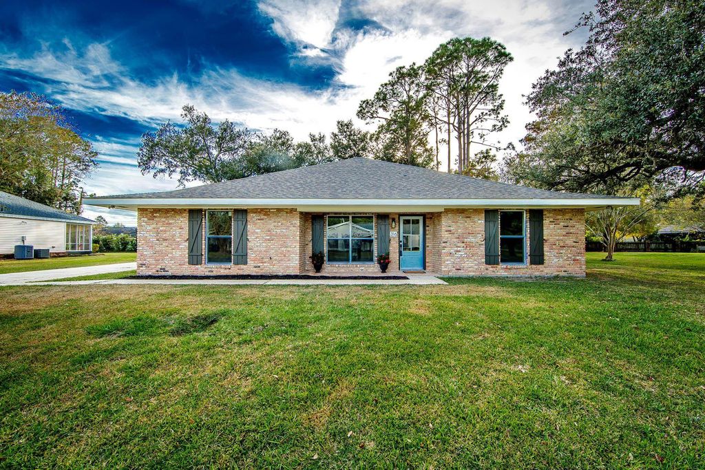 316 Windsor Dr, Thibodaux, LA 70301