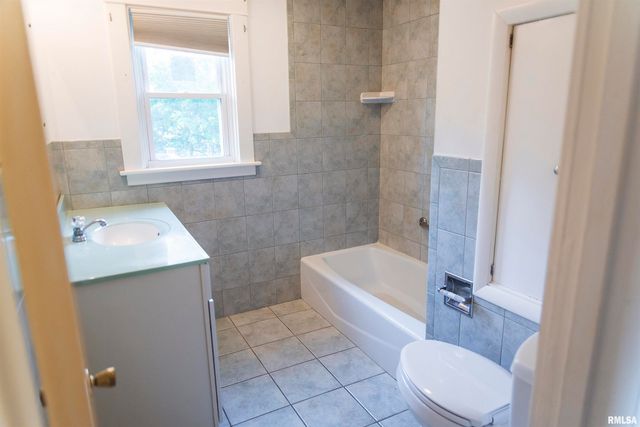 3321 STATE Street, Quincy, IL 62301