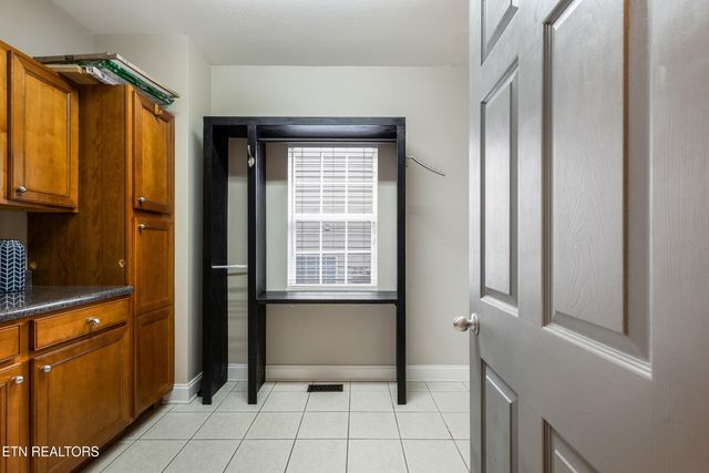 2122 Madison Grove Lane, Knoxville, TN 37922