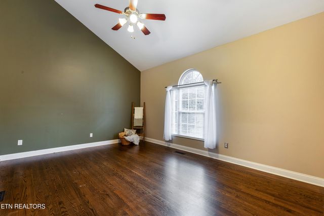 2122 Madison Grove Lane, Knoxville, TN 37922