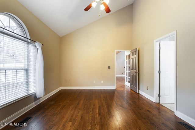 2122 Madison Grove Lane, Knoxville, TN 37922