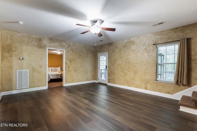 2122 Madison Grove Lane, Knoxville, TN 37922